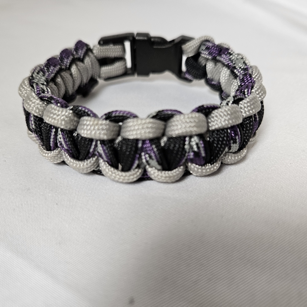 Stylish Black and‎ Gray 550 Paracord Bracelet Size 7.5"